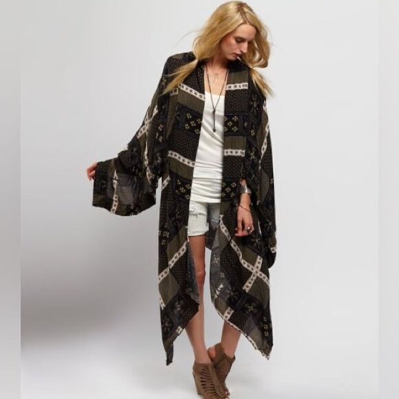 Free People Tops - Free people Free People Twilight & Ivory Festival Scarf Print Duster